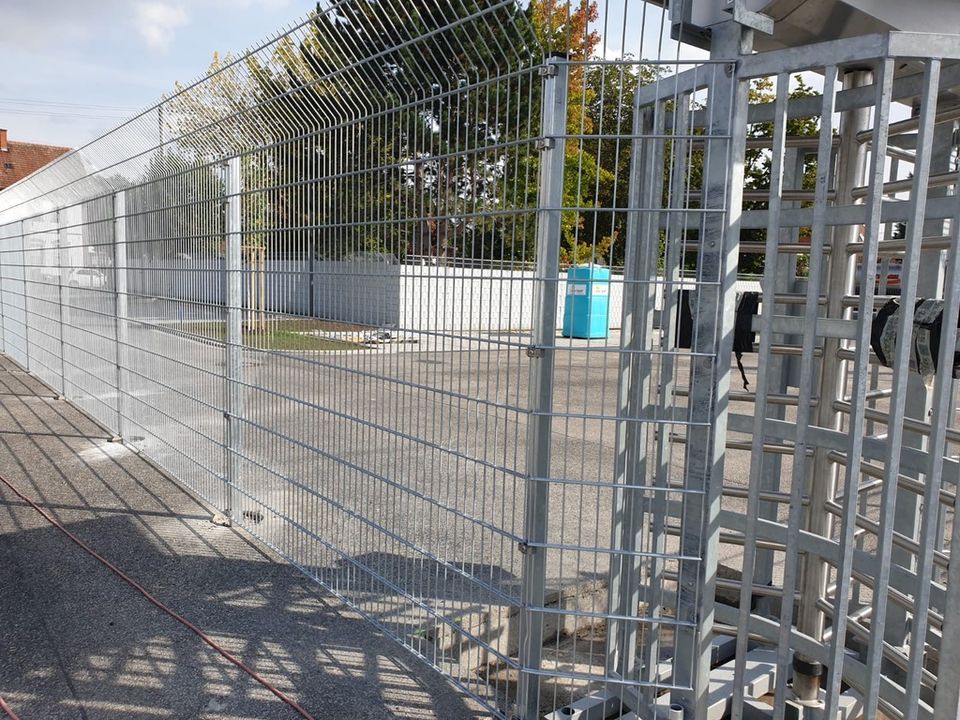 Drehkreuzanlage zur Personenvereinzelung an einem Zugang