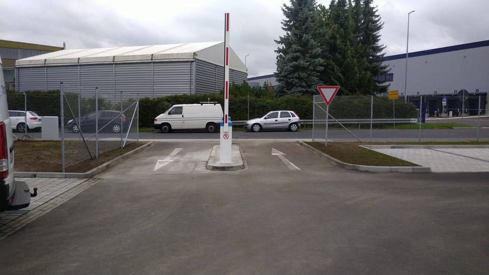 Schrankenanlage an einer Firmenzufahrt